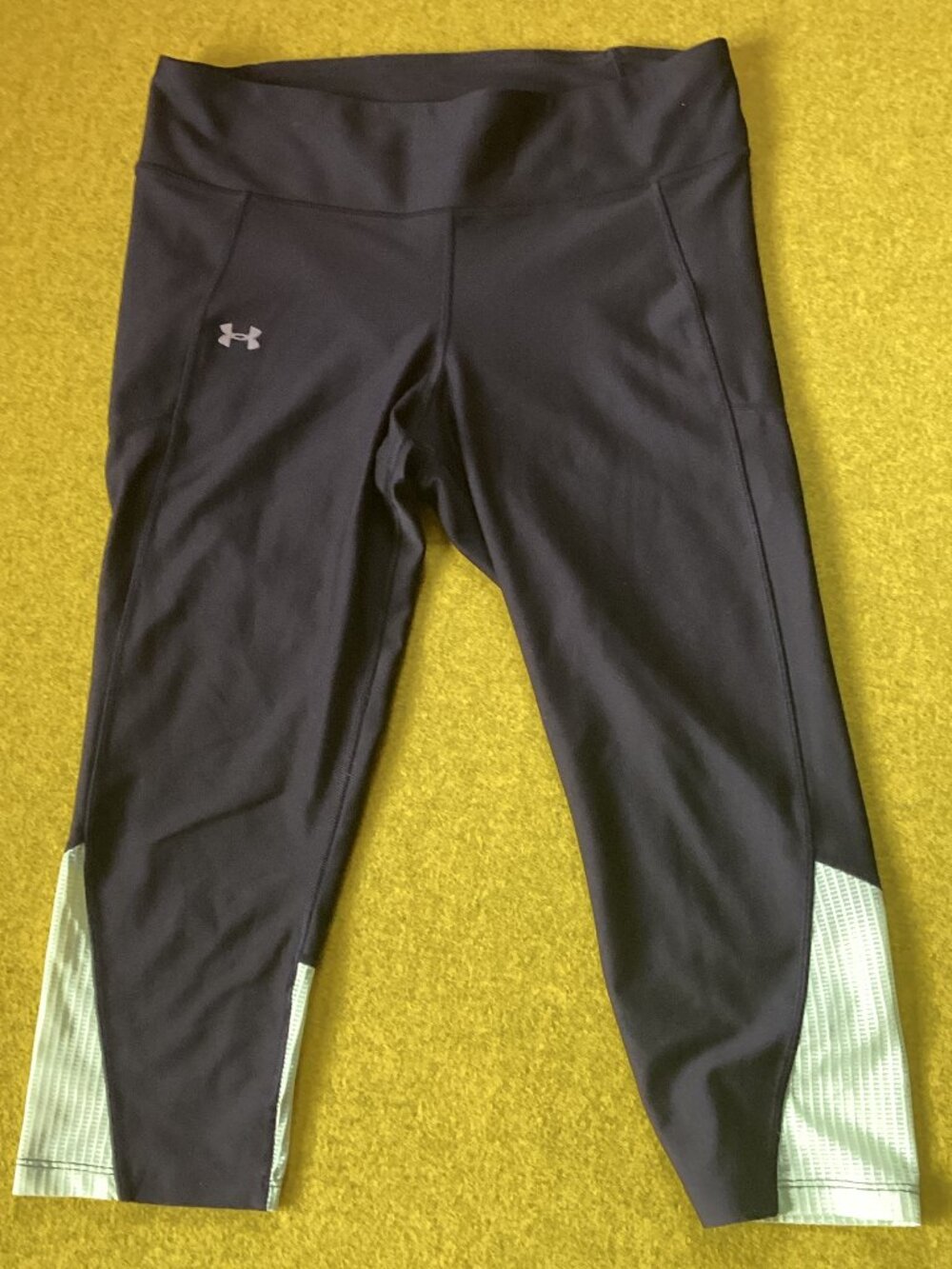 Under Armour Cropped Leggings Size L